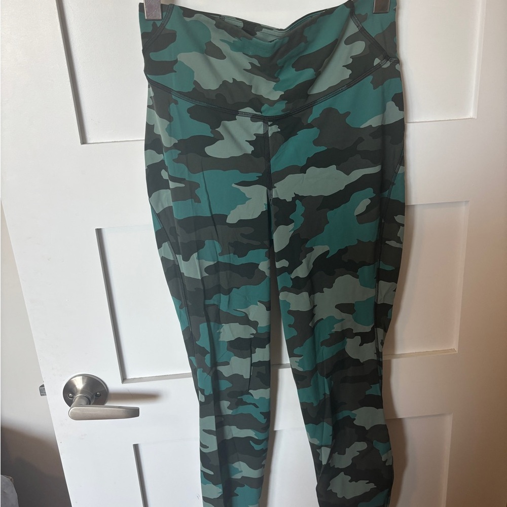Lululemon Camo High-Waist Leggings (Capri) in Green/Black